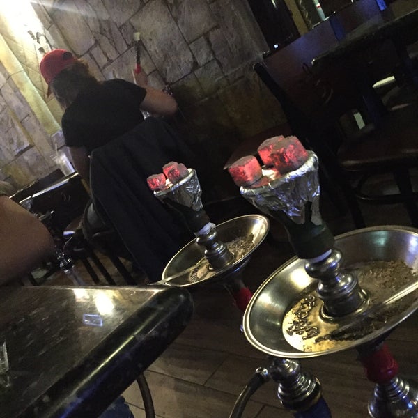 Das Foto wurde bei Almaza Restaurant von Saleh am 10/9/2016 aufgenommen