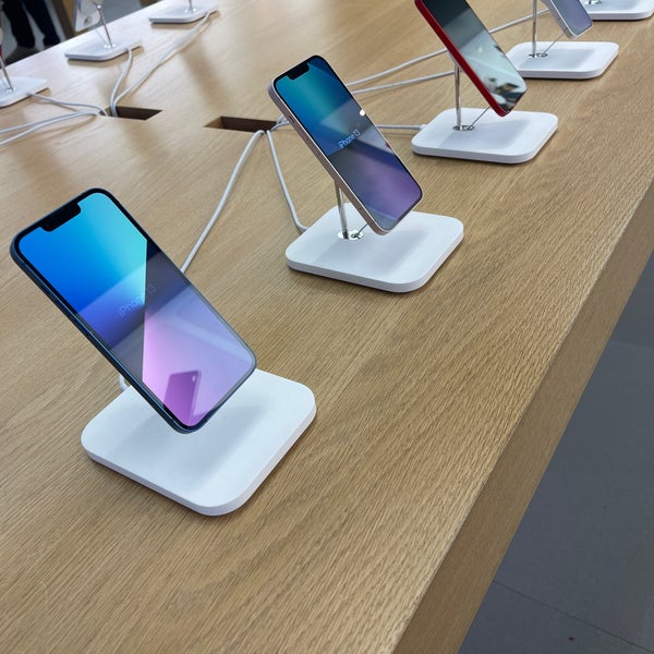 Apple Electronics Store in Washington