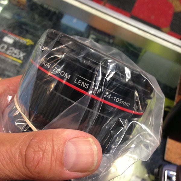 5/9/2013にIra S.がLooking Glass Photo &amp; Cameraで撮った写真
