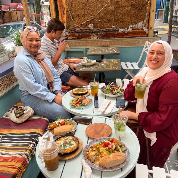 7/31/2022 tarihinde Hajar A.ziyaretçi tarafından Pause Cafe'de çekilen fotoğraf