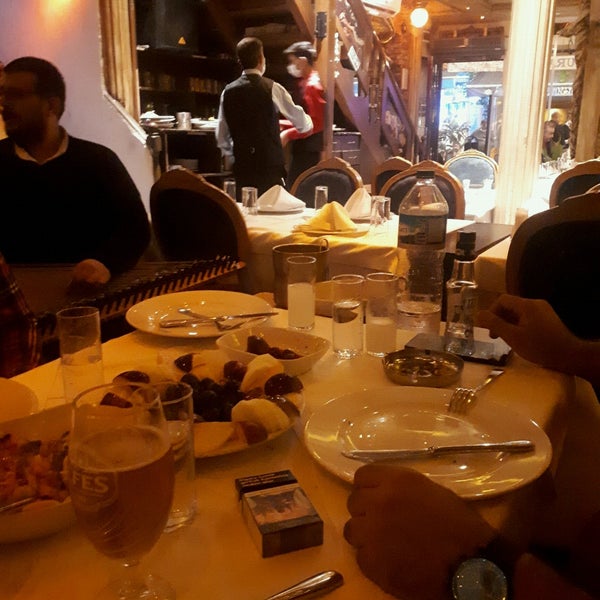 Das Foto wurde bei Afrodit Restaurant von Özkan am 11/10/2020 aufgenommen