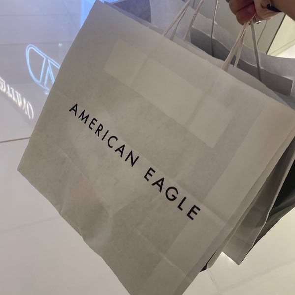 Photo taken at American Eagle Outfitters by Ibrahim on 7/25/2022