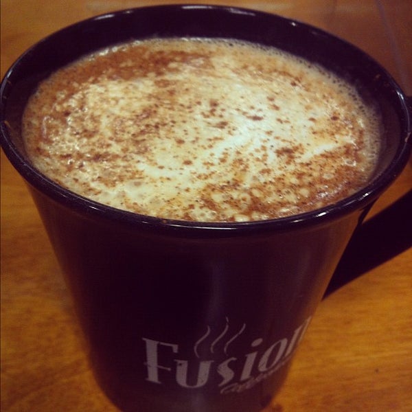 Das Foto wurde bei Fusion Coffeehouse von Tyler D. am 10/26/2012 aufgenommen
