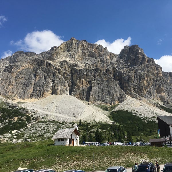 Горная база Рифуджо Лагацуой Rifugio Lagazuoi