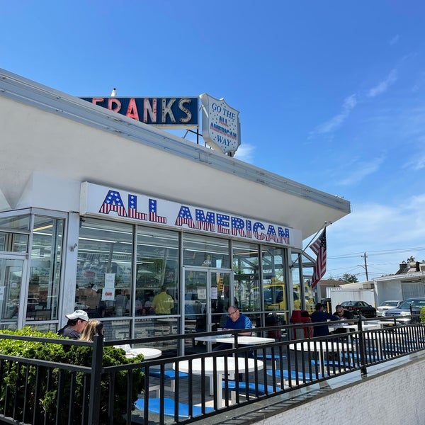 Foto tirada no(a) All American Hamburger Drive In por Mari S. em 5/23/2022