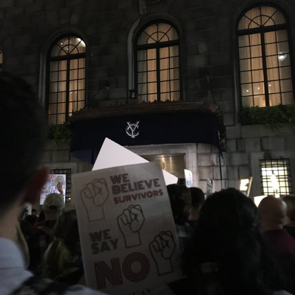 Das Foto wurde bei Yale Club of New York City von Robin D. am 10/2/2018 aufgenommen