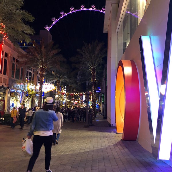 Photo prise au Off The Strip at The LINQ par Robin D. le1/27/2020