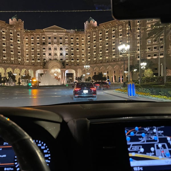 Foto diambil di The Ritz-Carlton, Riyadh oleh TQ pada 3/21/2024