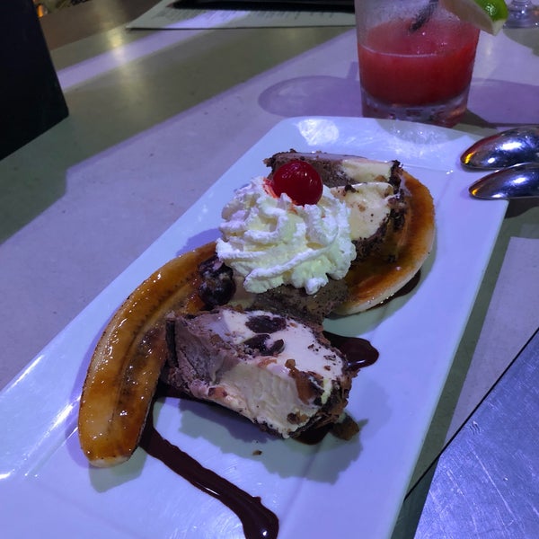 Strawberry margarita and banana split-like dessert 😍😍😍