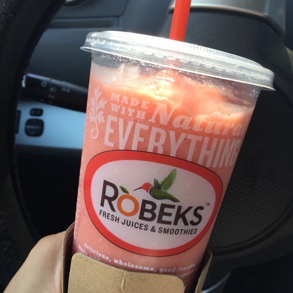Photo taken at Robeks Fresh Juices &amp; Smoothies by Anna Y. on 9/26/2016