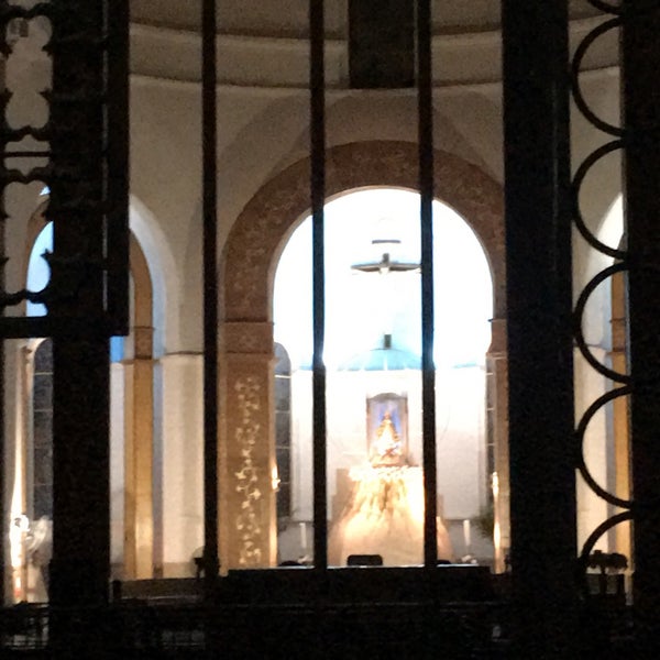 Das Foto wurde bei Basílica de la Virgen de Caacupé von Gaby R. am 12/20/2017 aufgenommen