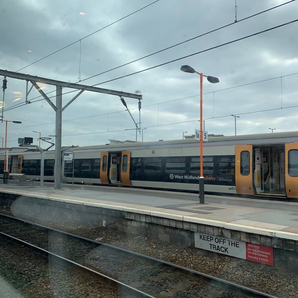 Foto tirada no(a) Wolverhampton Railway Station (WVH) por Nyphoon em 4/12/2019