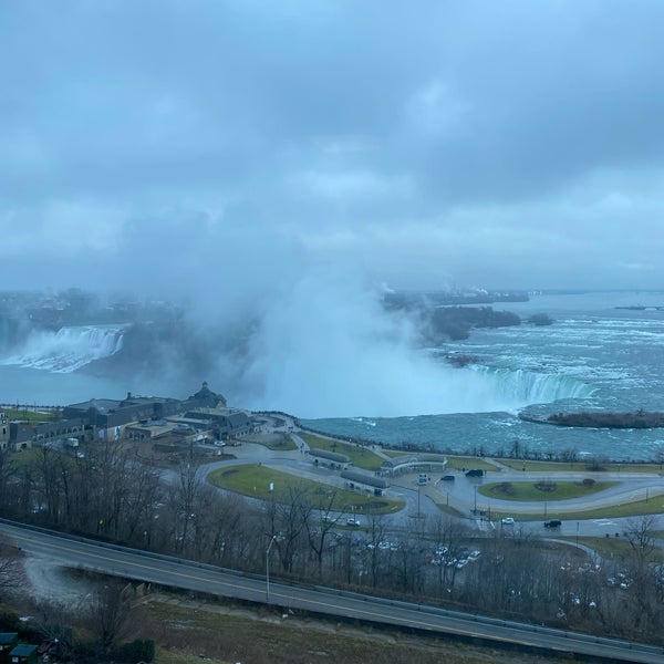 Foto diambil di Niagara Falls Marriott on the Falls oleh Neda Z. pada 12/31/2021