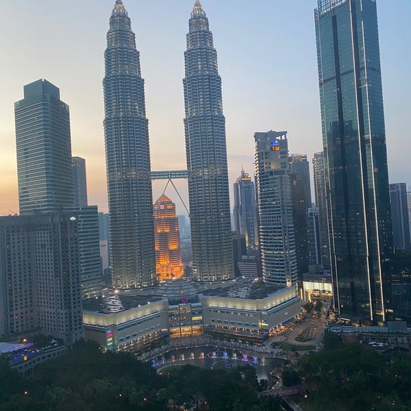 Foto diambil di SkyBar Kuala Lumpur oleh Gato T. pada 7/3/2022