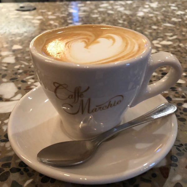 รูปภาพถ่ายที่ Caffe Marchio โดย Elisa เมื่อ 1/6/2019