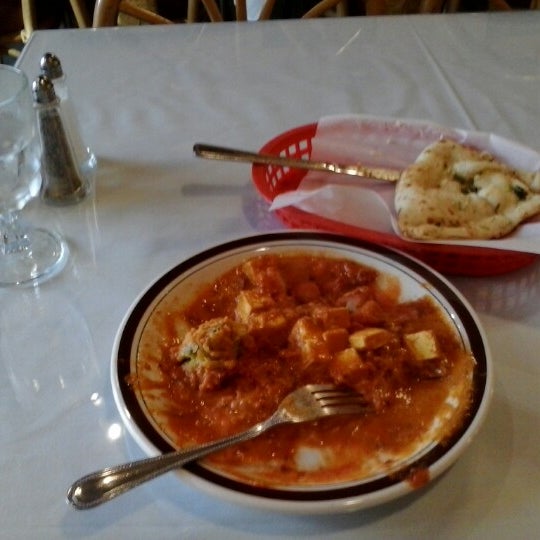 11/2/2012 tarihinde David K.ziyaretçi tarafından Madhu Cuisine of India'de çekilen fotoğraf