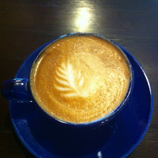 Foto diambil di Frogg Coffee Bar and Creperie oleh Ron G. pada 9/26/2012
