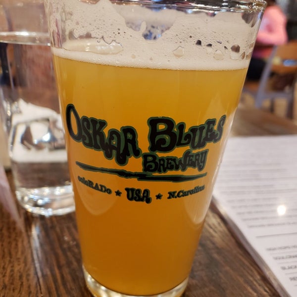 Photo taken at Oskar Blues Grill and Brew by Nathan V. on 5/23/2019