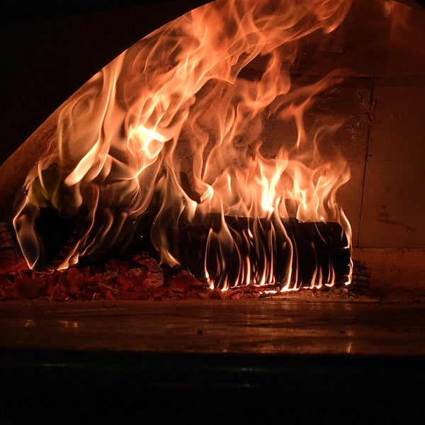 11/8/2015 tarihinde Basil Brick Oven Pizzaziyaretçi tarafından Basil Brick Oven Pizza'de çekilen fotoğraf