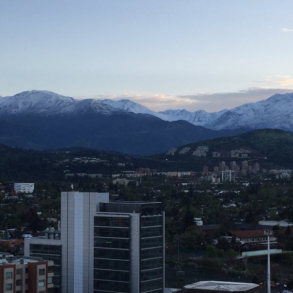 Foto tomada en Courtyard by Marriott Santiago Las Condes  por Charlie G. el 10/20/2015