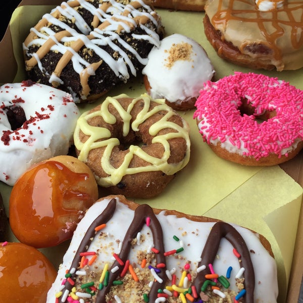 Foto tirada no(a) Crafted Donuts por Lester M. em 6/14/2015