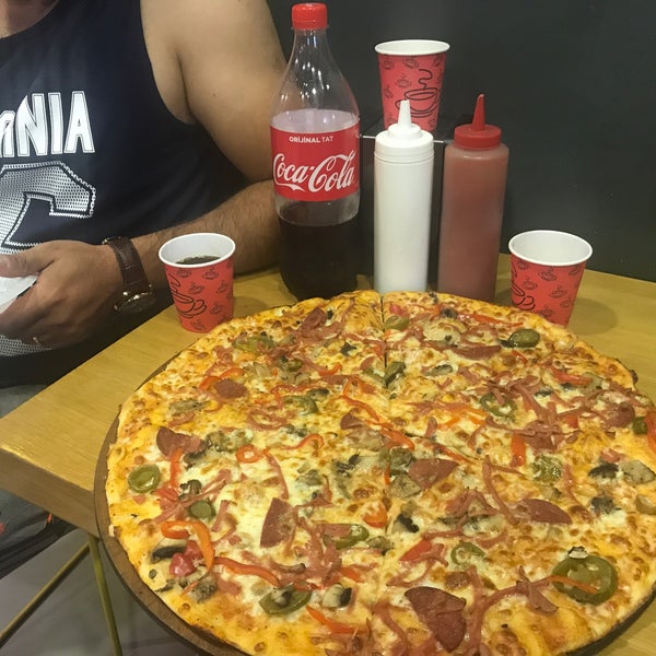 Foto tirada no(a) Pizza Vegas por Salar a. em 6/24/2017