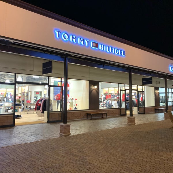 トミー ヒルフィガー 土岐プレミアム アウトレット店 Tommy Hilfiger Clothing Store In 土岐市