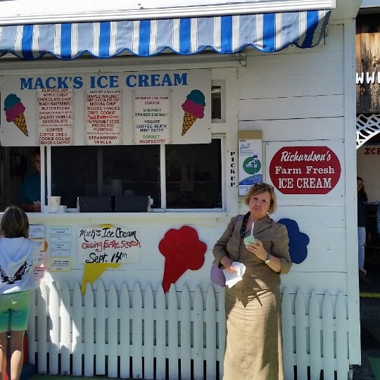 Photo taken at Mack&#39;s Ice Cream by WayneNH on 9/14/2014