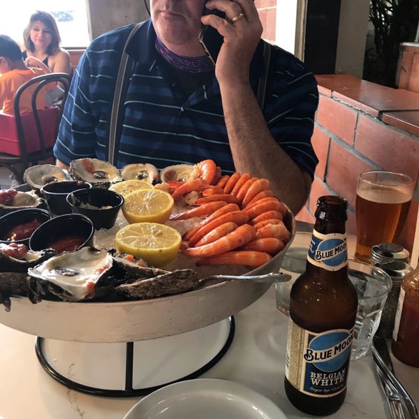 Photo taken at Water Street Oyster Bar by Gwendolyn C. on 6/23/2020