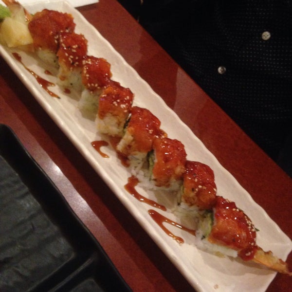 Суши сургут. Суши 7 морей. Суши. Суши 7 морей. Сет с лососем.