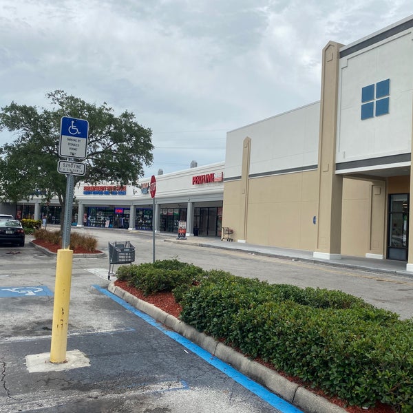 Ross international drive clearance hours