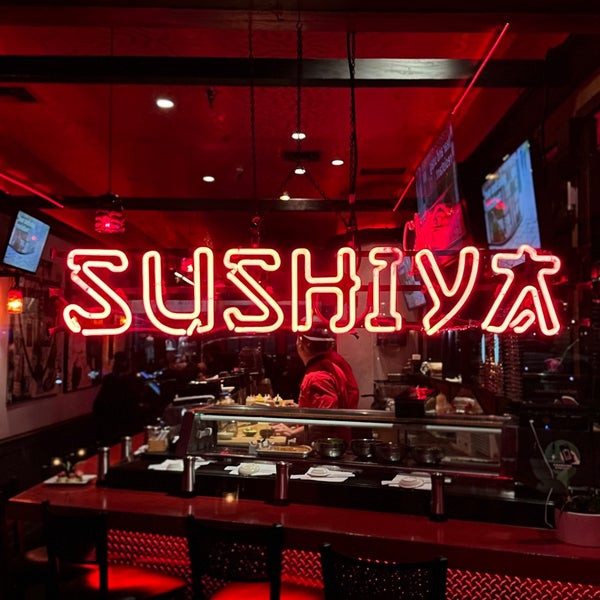 Photo taken at Sushiya on Sunset by Mohamed on 6/3/2023
