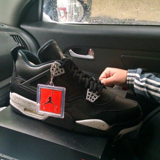 sneaker villa southside