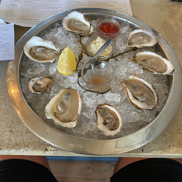 รูปภาพถ่ายที่ Henlopen City Oyster House โดย Steve G. เมื่อ 8/13/2022