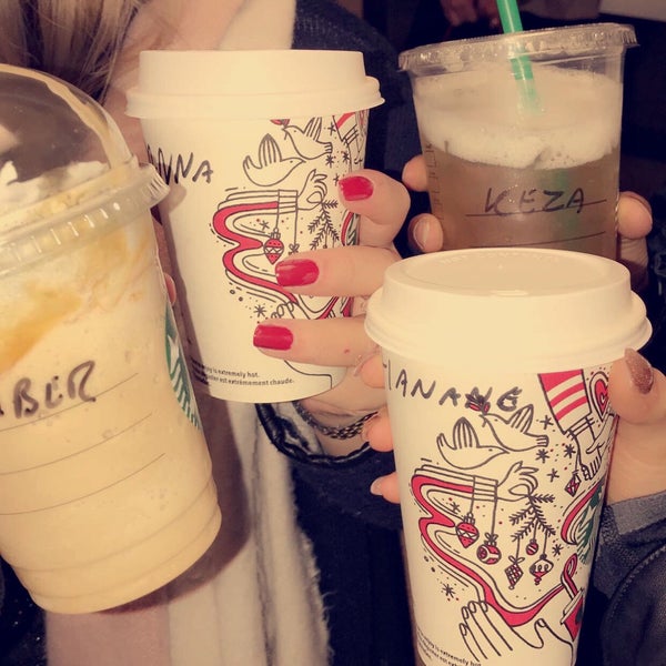 Foto diambil di Starbucks oleh Hanane pada 12/20/2017