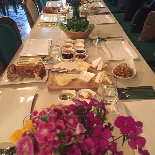 Foto diambil di Pano Restaurant ve Kahve Evi oleh Hatice C. pada 4/10/2016