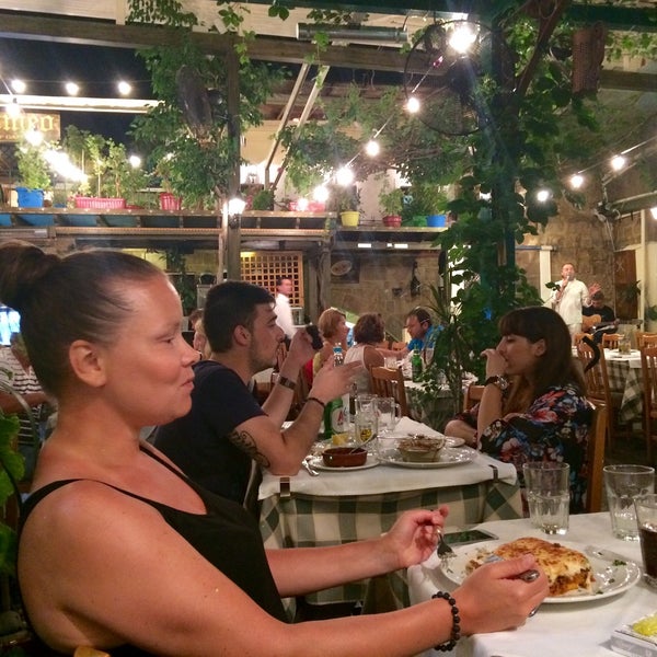 Foto tirada no(a) Romeo Garden Restaurant por Gizem Çiğdem K. em 7/21/2016