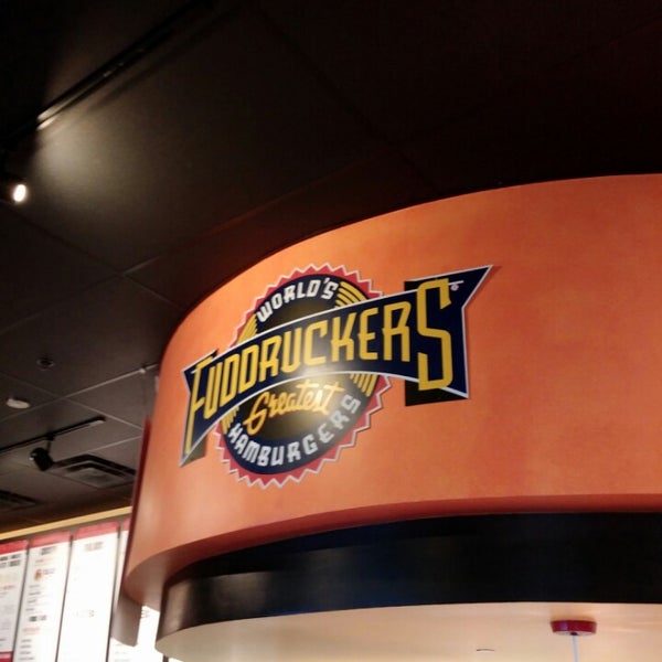 Photo taken at Fuddruckers by Michael O. on 4/16/2014