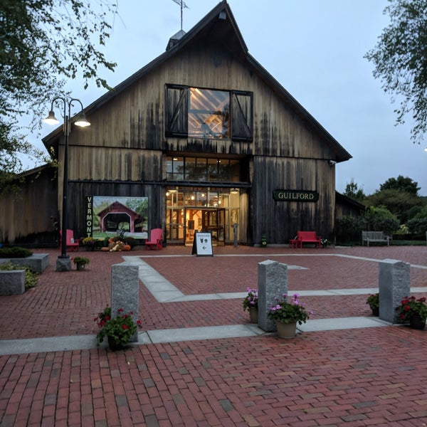 Foto diambil di Vermont Welcome Center oleh Michael O. pada 9/21/2018