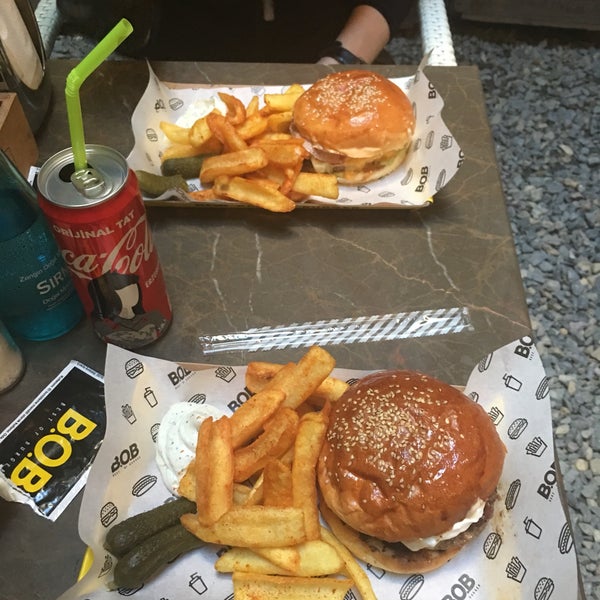 Foto tirada no(a) B.O.B Best of Burger por Levent B. em 7/27/2019