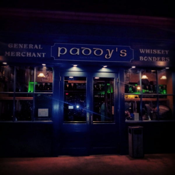 Das Foto wurde bei Paddy&#39;s Irish Pub von Dave F. am 3/18/2013 aufgenommen