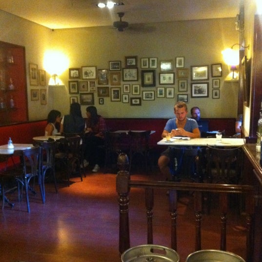 9/18/2012にAdrian M.がCafé Pepe Botellaで撮った写真