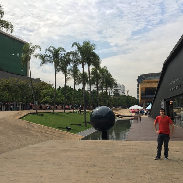 10/19/2016にMariano H.がPlanetario de Medellínで撮った写真