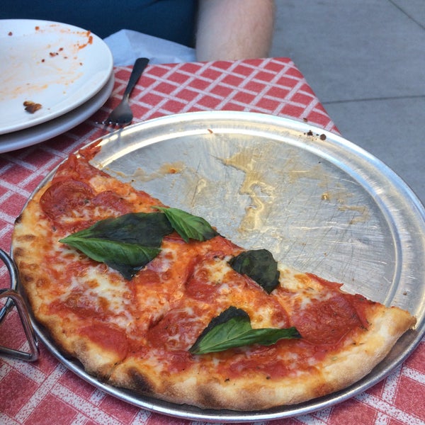 10/8/2017 tarihinde Kimberly D.ziyaretçi tarafından Bongiorno&#39;s Italian Deli &amp; Pizzeria'de çekilen fotoğraf