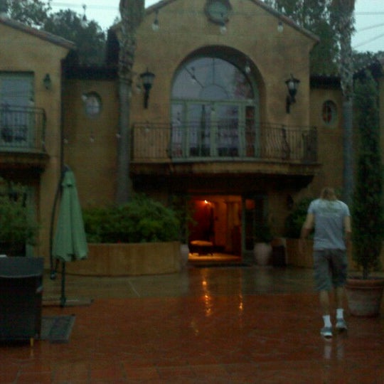 Das Foto wurde bei Hotel Los Gatos von Melanie G. am 11/1/2012 aufgenommen