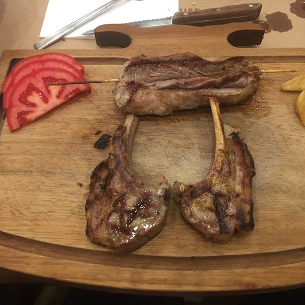 Снимок сделан в Şehir Kasabı &amp; Steak House пользователем Ferdi T. 11/2/2016