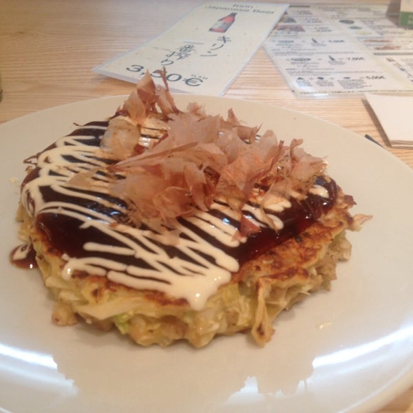 Photo taken at Hanage - Japanese Okonomiyaki by Kristina M. on 5/21/2014