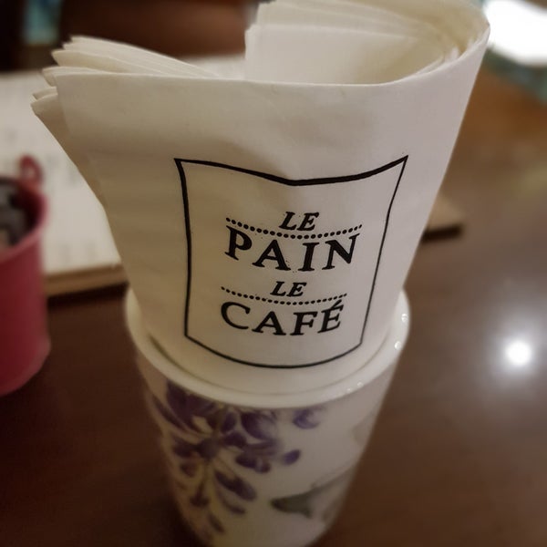 Photo taken at Le Pain Le Café by René Araújo V. on 3/27/2018