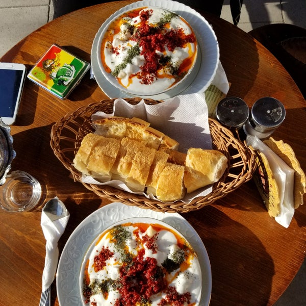 รูปภาพถ่ายที่ Osman Bey Konağı Cafe Restorant โดย Tuğba D. เมื่อ 2/18/2018