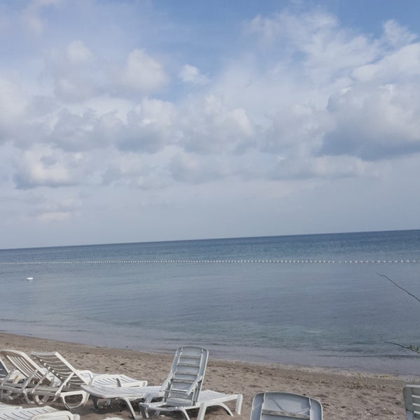 Photo prise au Coast Cafe &amp; Beach par Paşa D. le6/15/2019